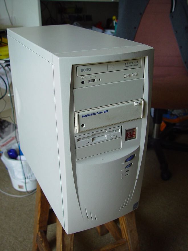 Gabinete de computadora de escritorio