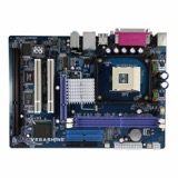 Motherboard de socket de plástico grande — Tarjetas de circuito. Un socket de CPU de plástico grande (retirar pila y disipadores).