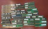 RAM con dedos de oro — Memoria RAM. RAM de PC o servidor con dedos de oro.