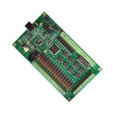 Tarjetas CNC — Tarjetas de circuito. Tarjeta completamente llena de chips IC, casi sin espacio vacío.
